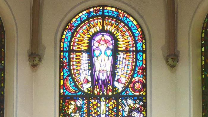 Neues Fenster in der Friedenskirche; Foto: Gemeinde