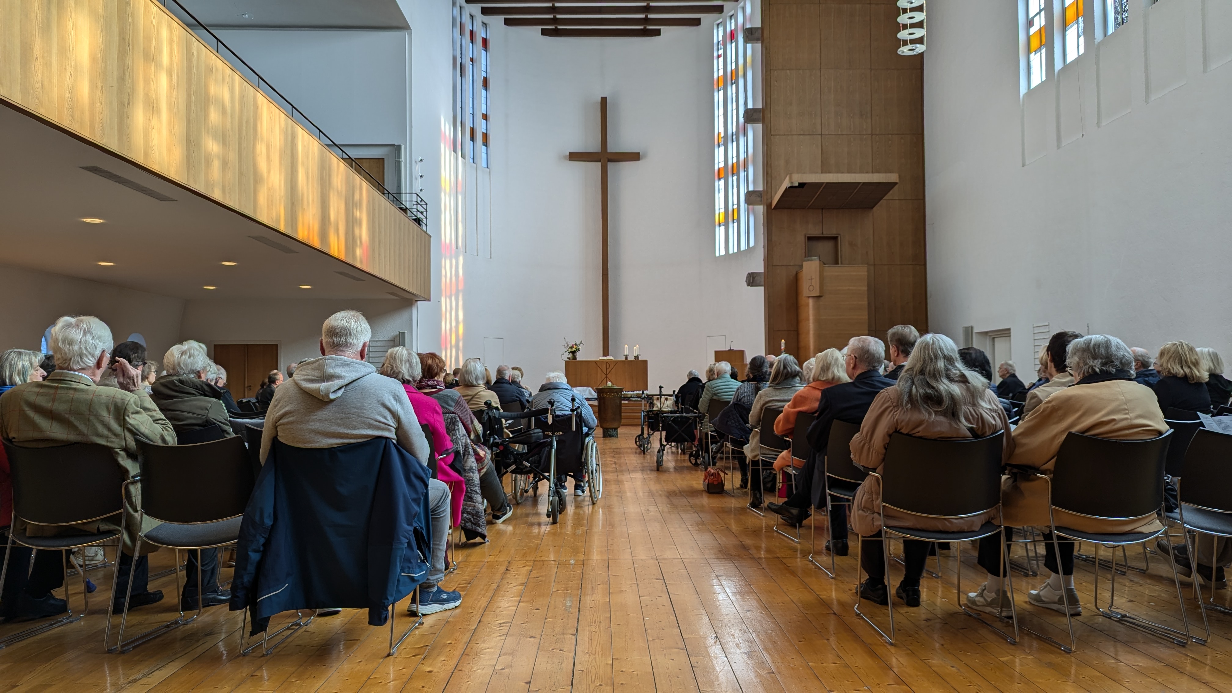 Gottesdienst für gehörlose und schwerhörige Menschen; Foto: Emmaus