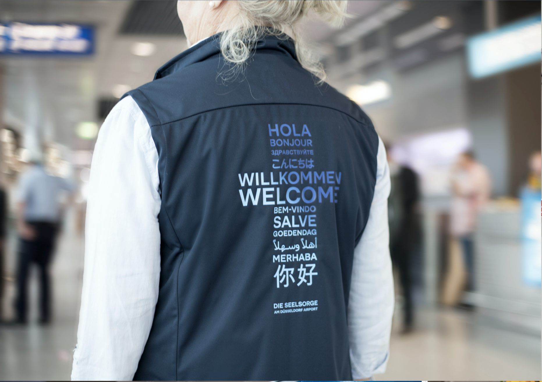 Weste Flughafenseelsorge am Flughafen Düsseldorf; Quelle: Airportseelsorge