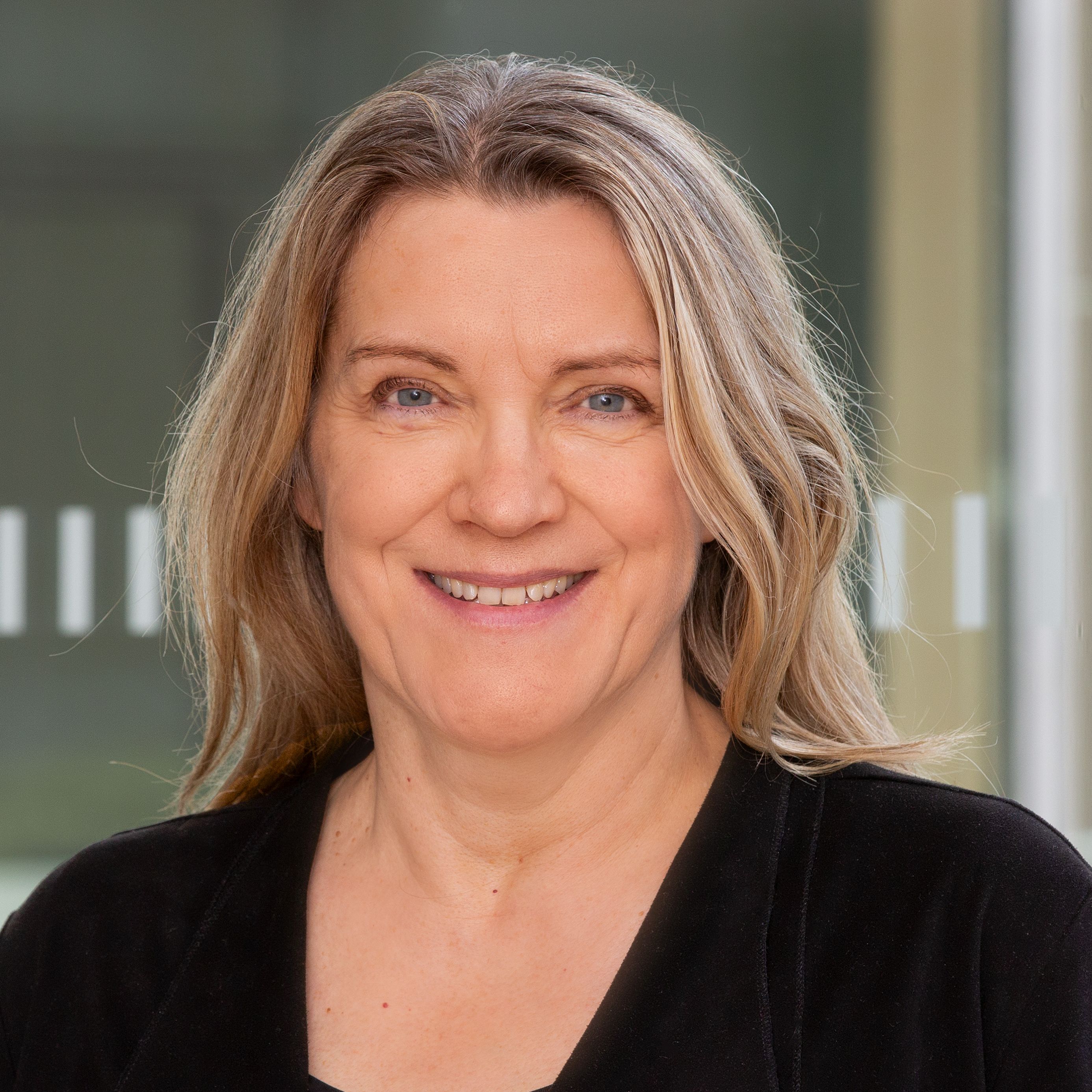 Dr. Gabriela Köster